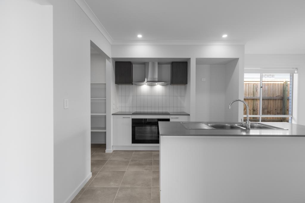 24 Redcomb Dr, Park Ridge, QLD 4125