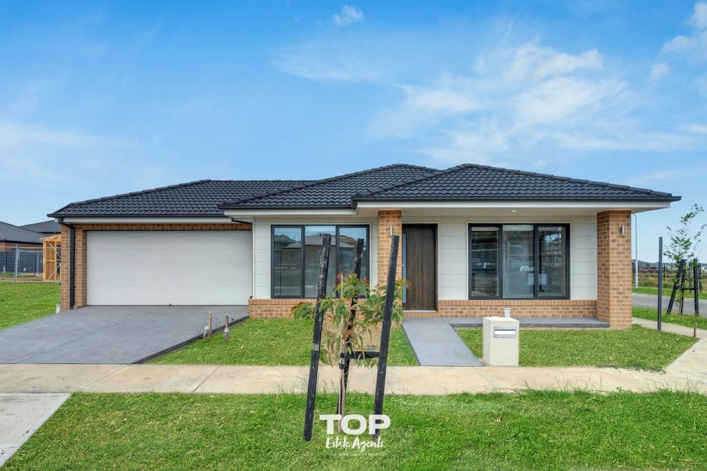 7 Avenator Cct, Clyde North, VIC 3978