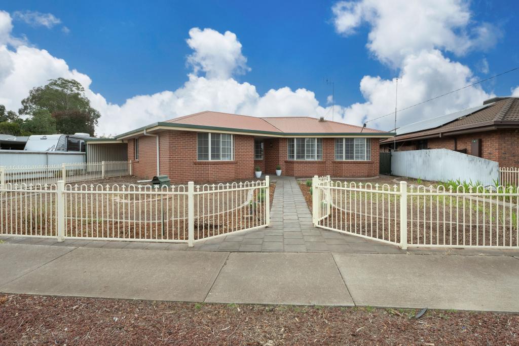 34 BUTTERWORTH ST, SWAN HILL, VIC 3585