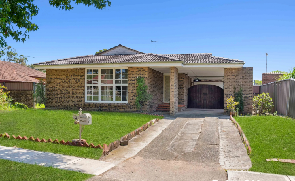 3 Canberra St, St Johns Park, NSW 2176