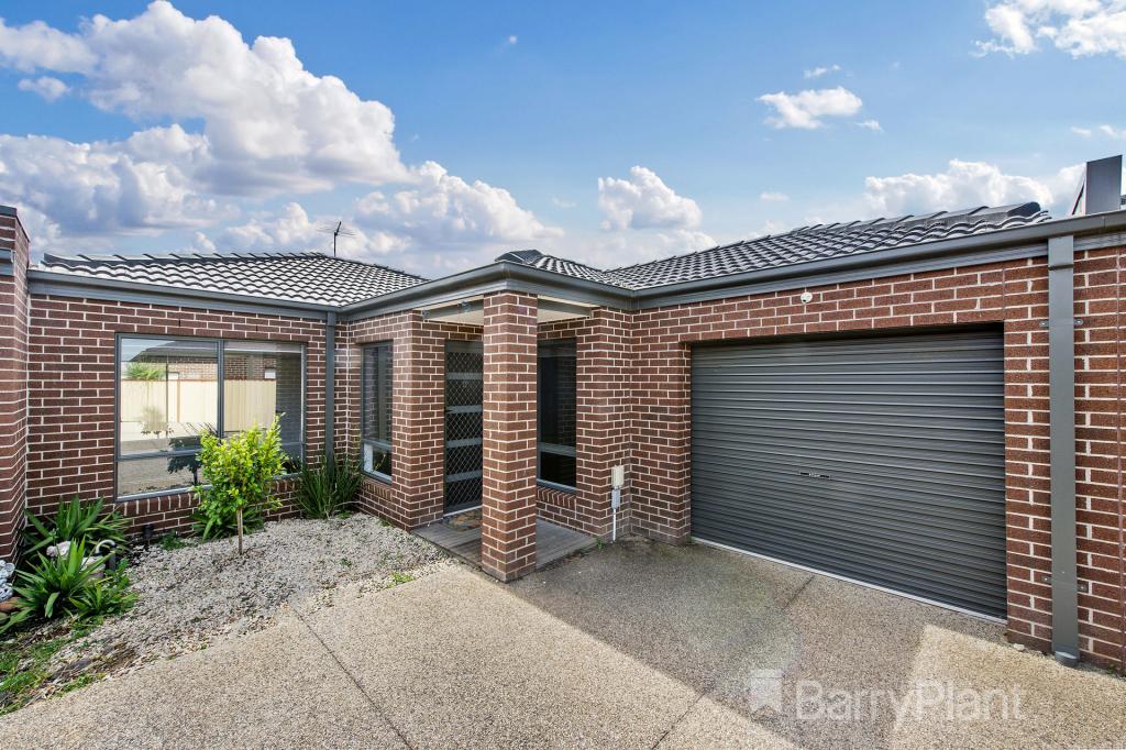 4/3 SCARBOROUGH CRES, HARKNESS, VIC 3337