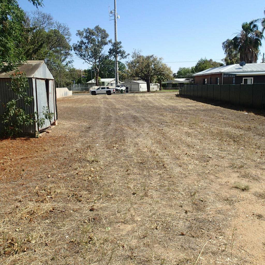5 Young St, Oaklands, NSW 2646