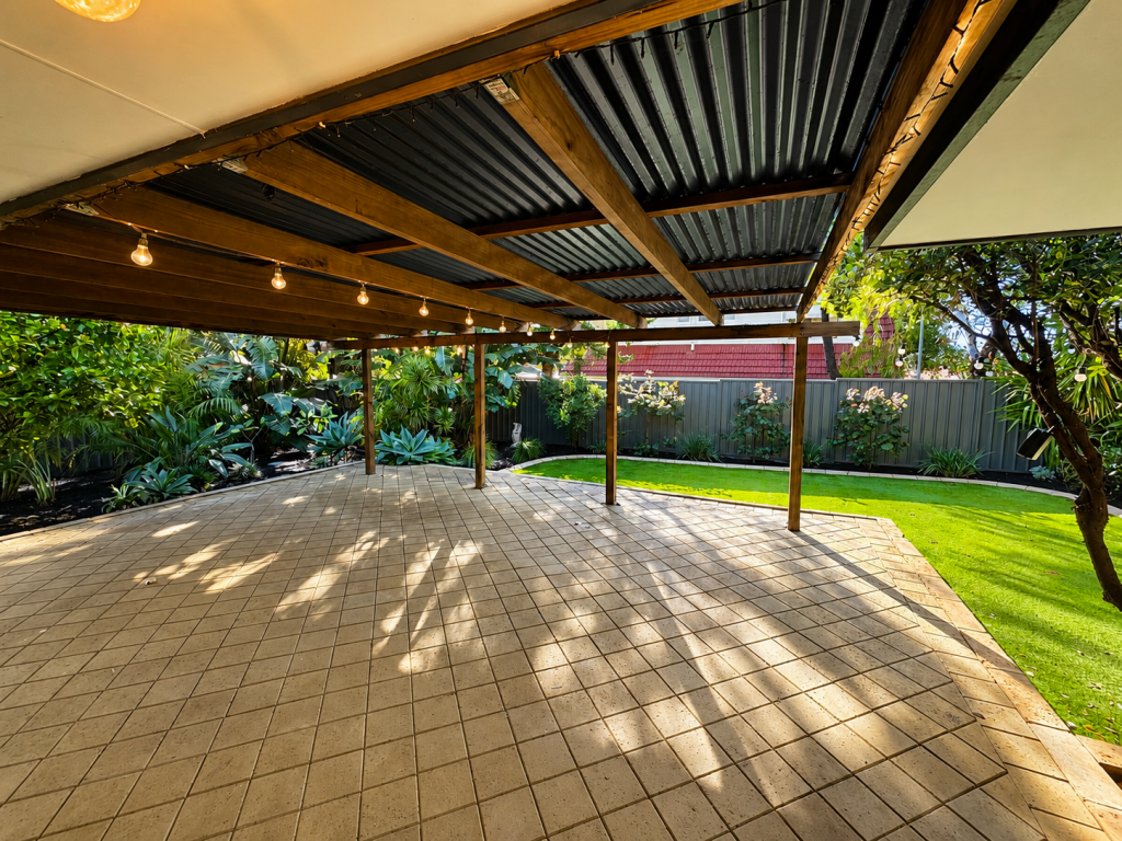 8b Kenny Dr, Duncraig, WA 6023