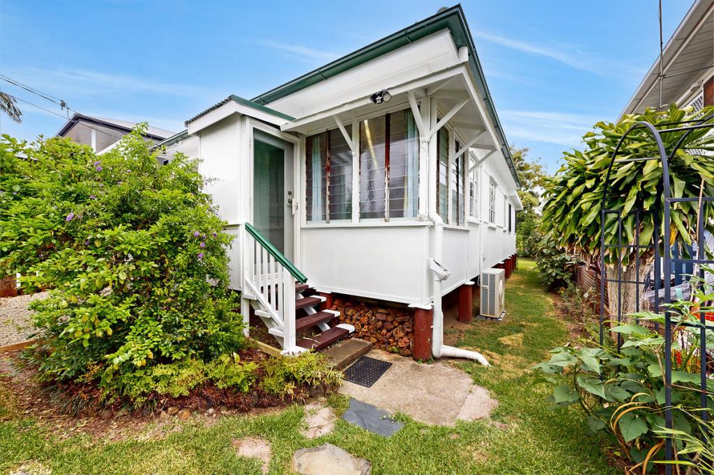 26 BUNTON ST, SCARBOROUGH, QLD 4020