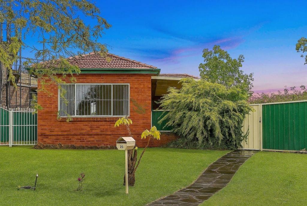 25 Lauma Ave, Greenacre, NSW 2190