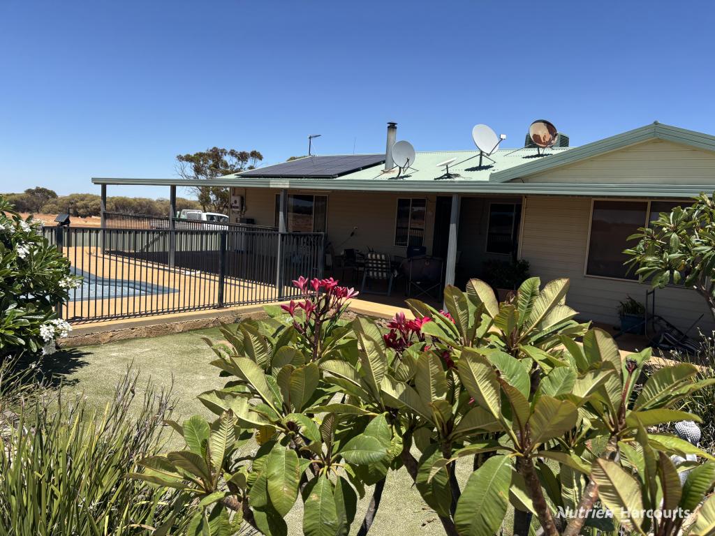 . 'LUMARI', NORTH BODALLIN, WA 6424