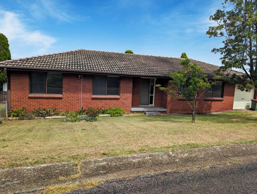 12 HILLVIEW AVE, MUSWELLBROOK, NSW 2333