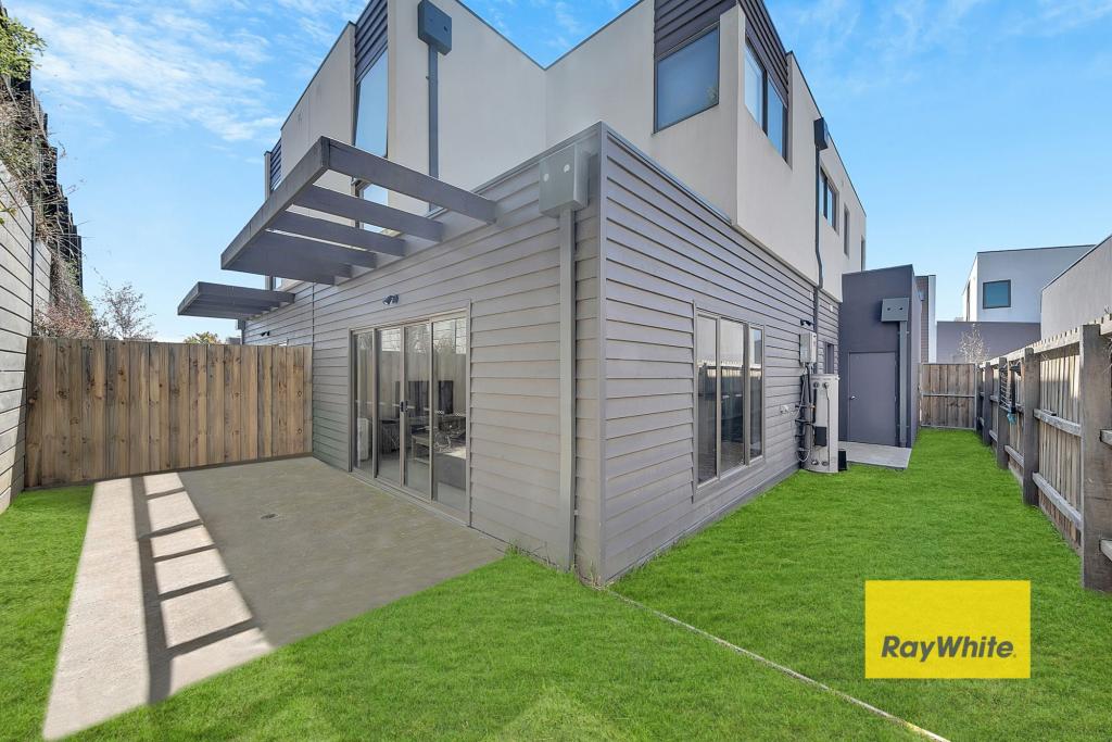 2/6 SOMMERVILLE AVE, MERNDA, VIC 3754