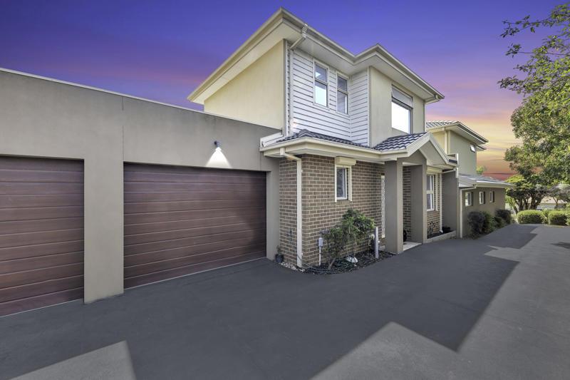 2/31 HANSON RD, CRAIGIEBURN, VIC 3064