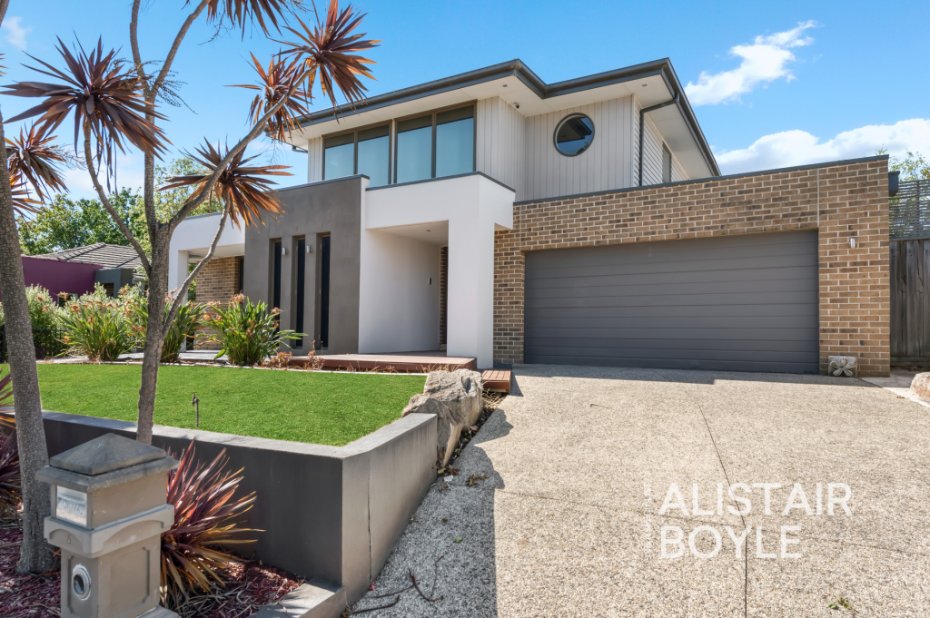 6 FALLINGWATER DR, PAKENHAM, VIC 3810