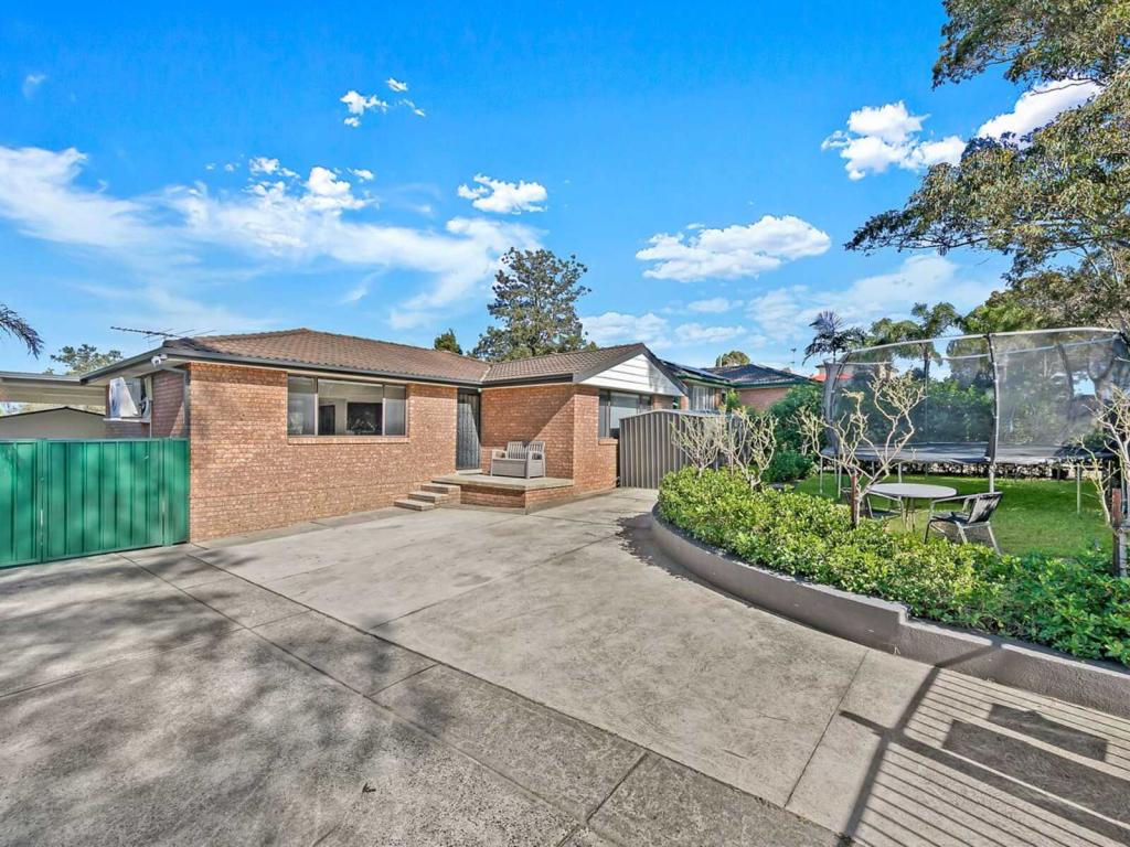 15&15a Glenn St, Dean Park, NSW 2761