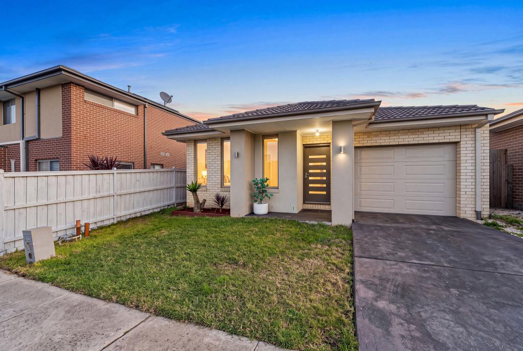 50 Kalbian Dr, Clyde North, VIC 3978
