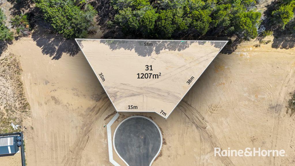 11 Spinnaker Ct, Clayton Bay, SA 5256