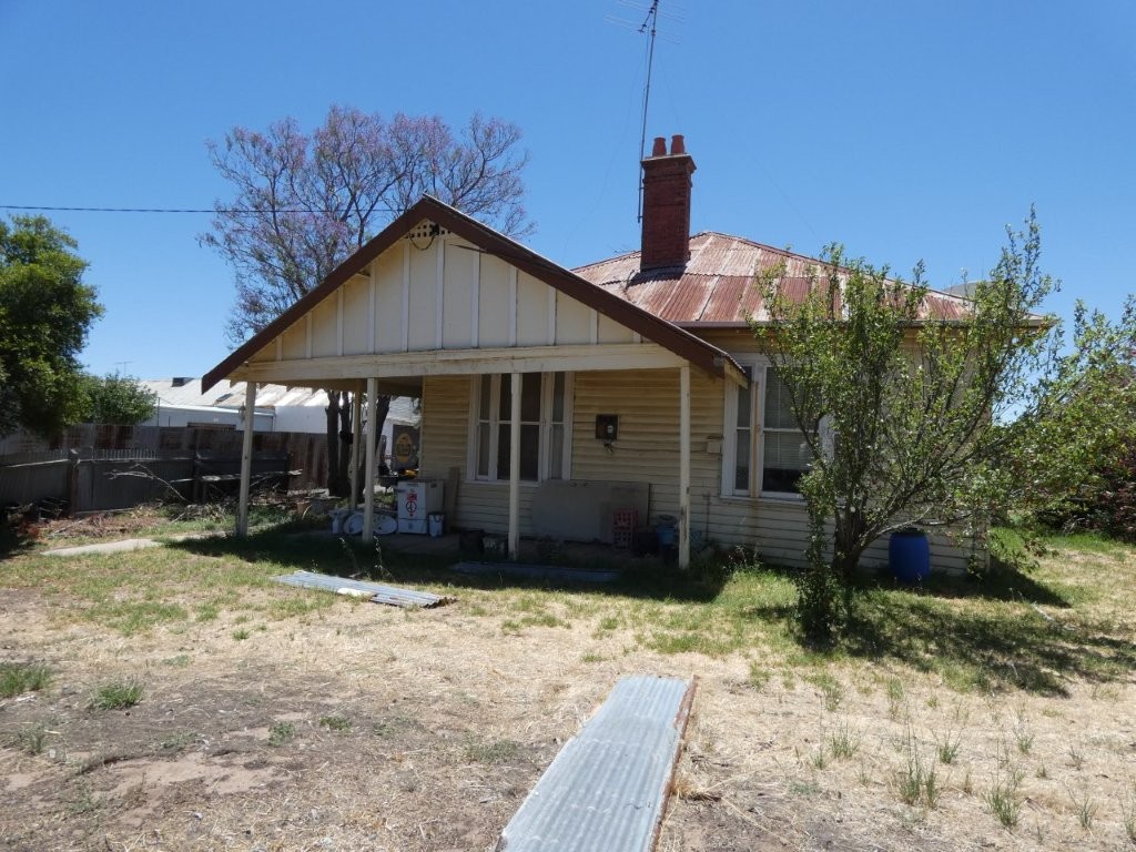 52/54 LYLE ST, WARRACKNABEAL, VIC 3393