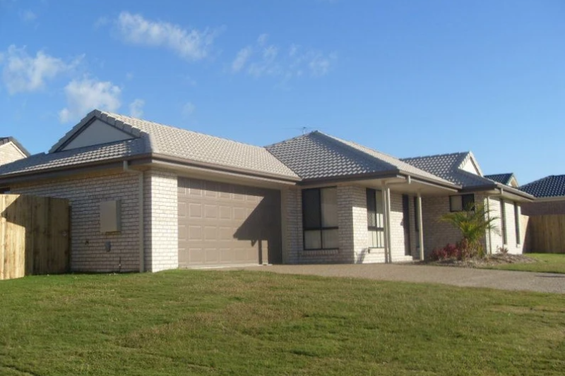 1 Kite Cres, Eagleby, QLD 4207