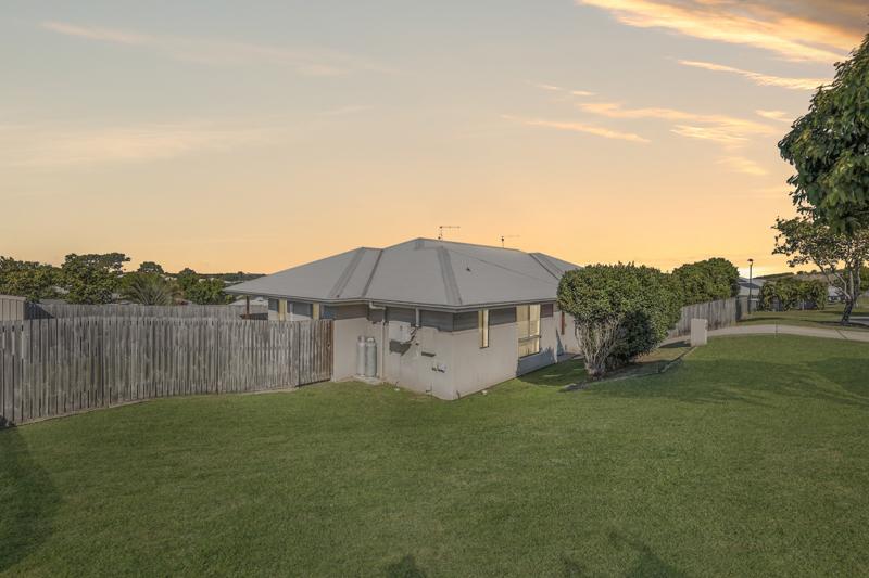 1 & 2/8 BONNEY ST, RURAL VIEW, QLD 4740
