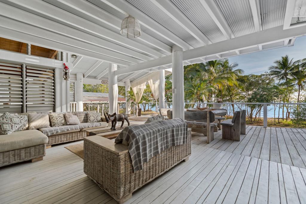 14 Poinsettia St, Holloways Beach, QLD 4878