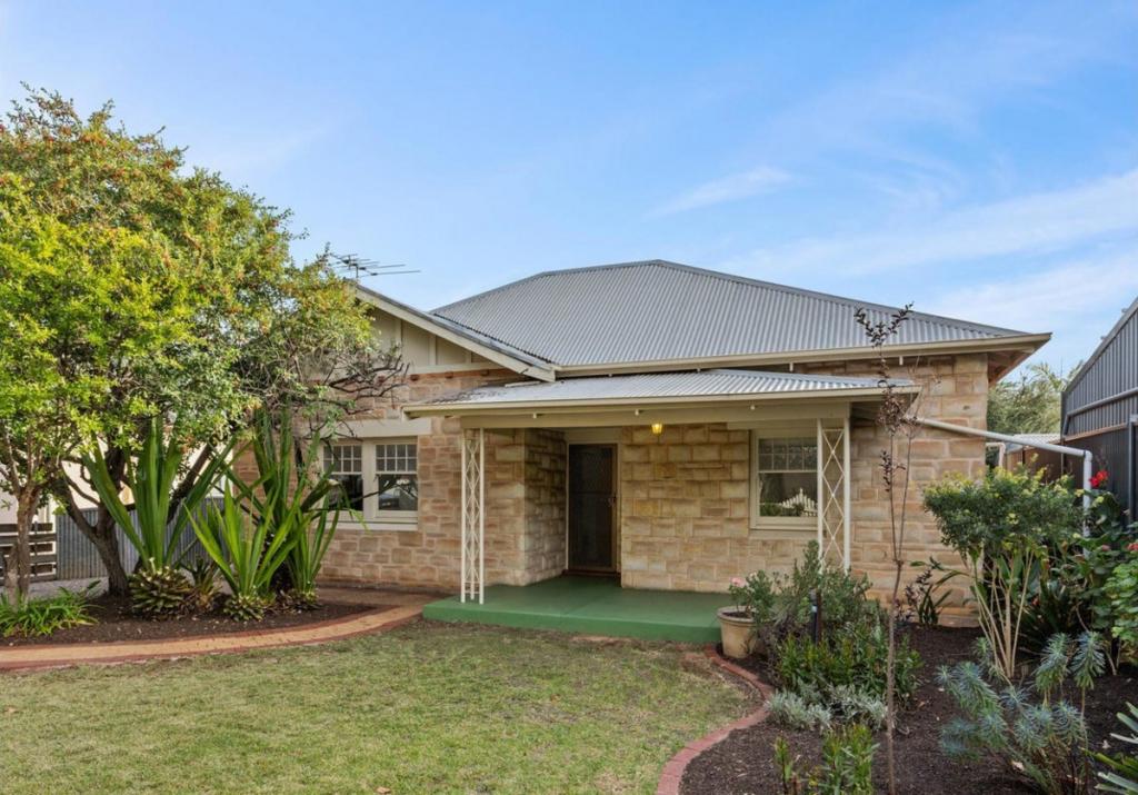 1 Clovelly Ave, Clarence Gardens, SA 5039