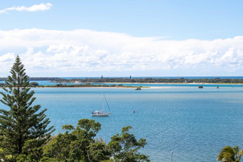 803/212 Marine Pde, Labrador, QLD 4215