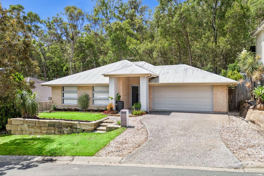 16 Carnarvon Cres, Waterford, QLD 4133