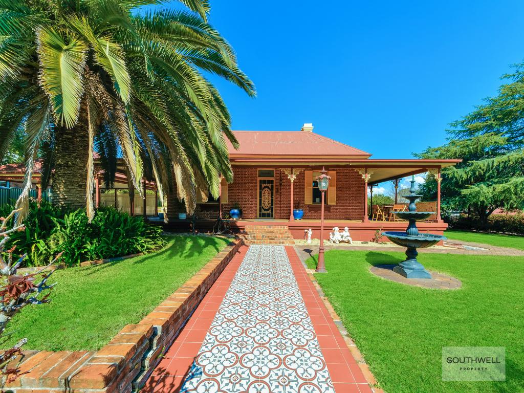 65 HILL ST, EAST TAMWORTH, NSW 2340