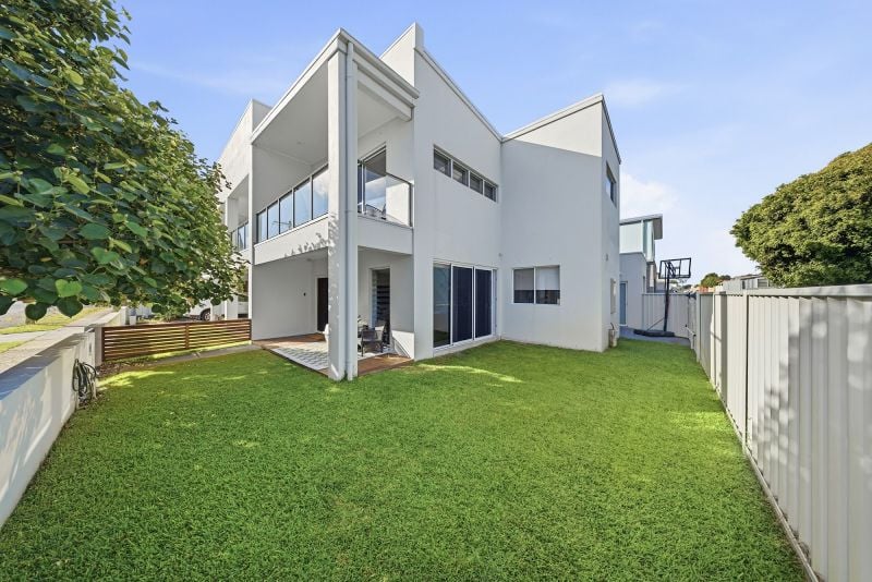 6a Cardigan St, Stockton, NSW 2295