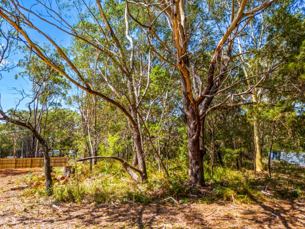 17 Loftus Cres, Russell Island, QLD 4184