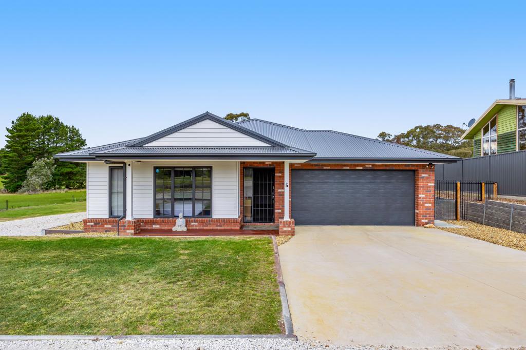 5 LOCK ST, SMYTHESDALE, VIC 3351