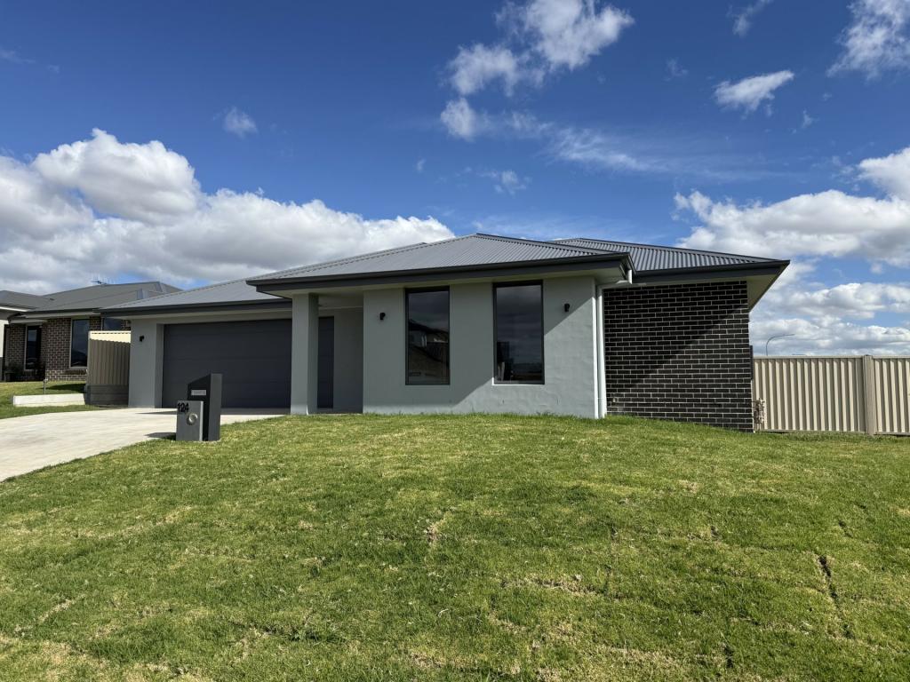 124 Hughes St, Kelso, NSW 2795