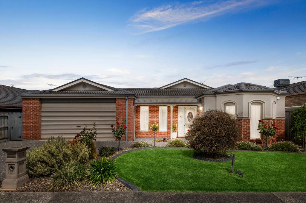 17 RED OAKS WAY, SOUTH MORANG, VIC 3752