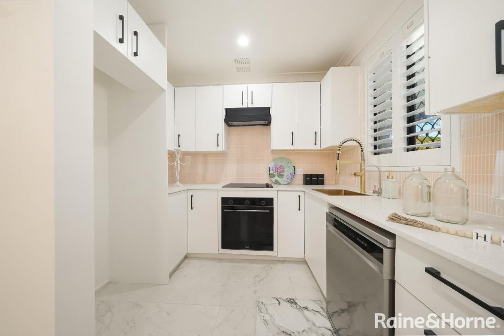 21 Hibiscus Cres, Macquarie Fields, NSW 2564