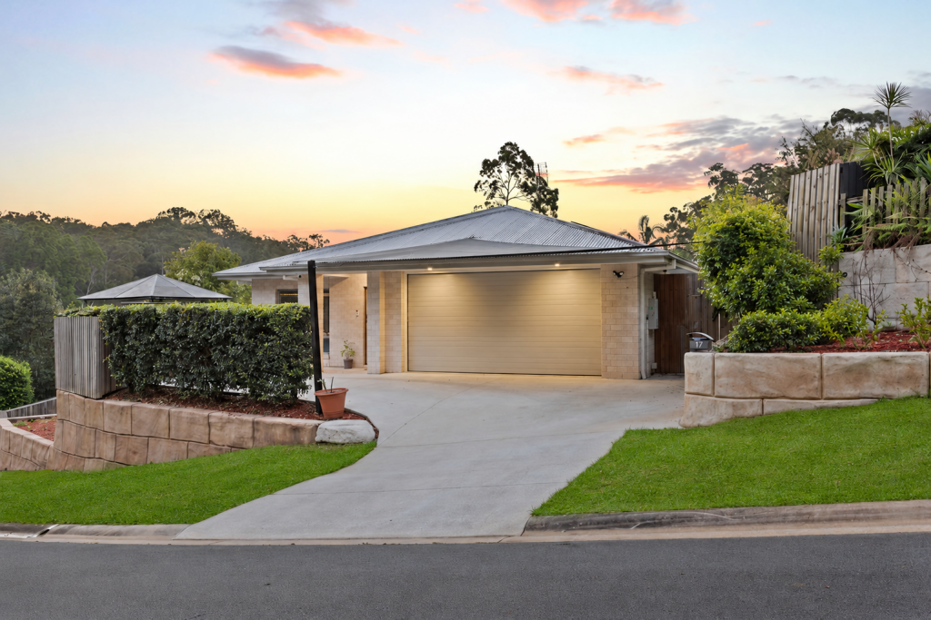 17 Banjo Cres, Gilston, QLD 4211