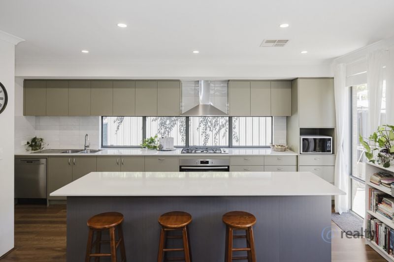 1 Eyre Cl, Bull Creek, WA 6149