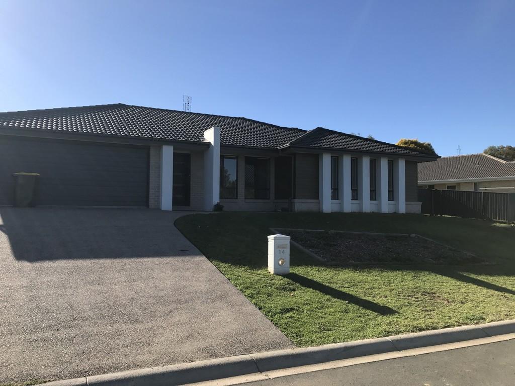 14 Regal Park Dr, Oxley Vale, NSW 2340