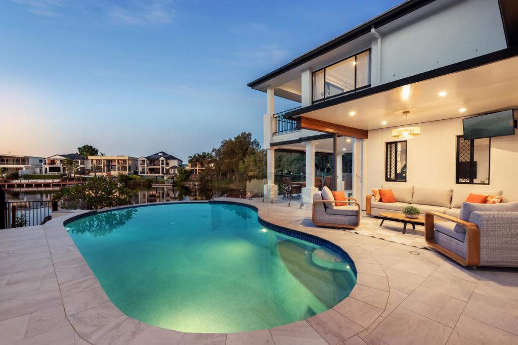 32 CLEAR WATER BAY AVE, CLEAR ISLAND WATERS, QLD 4226