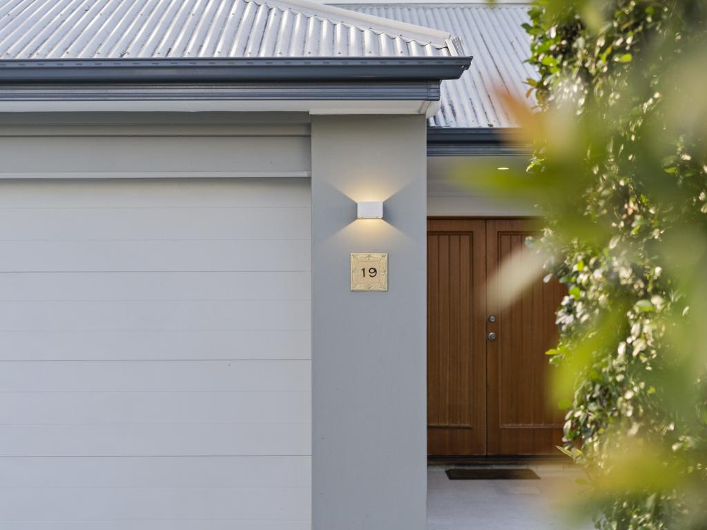 19 Fig Tree Pl, Ormiston, QLD 4160