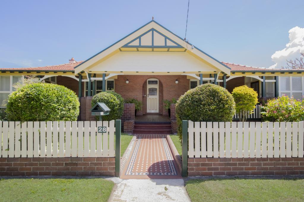28 Silsoe St, Hamilton South, NSW 2303