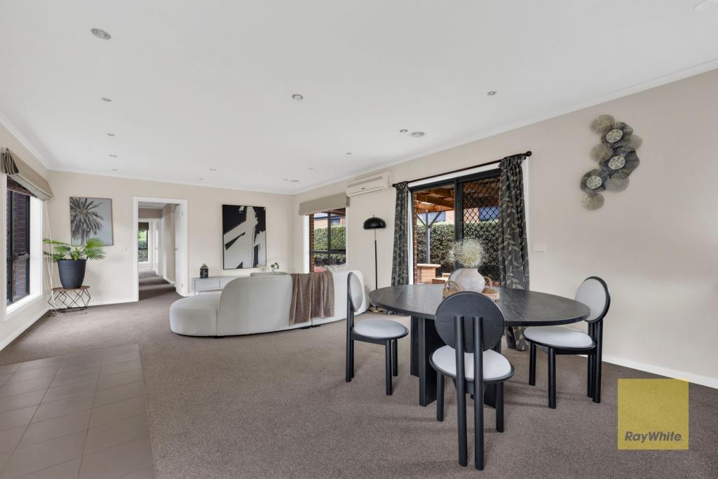 8 MCCAULEY ST, POINT COOK, VIC 3030