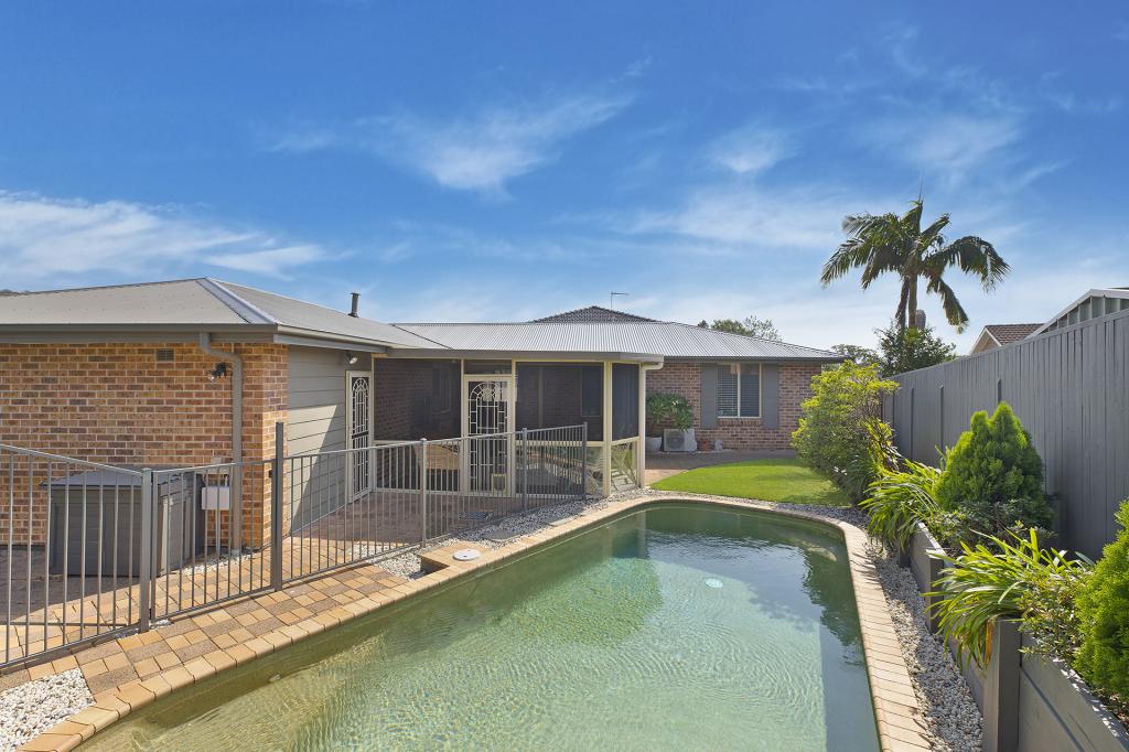 5 Caljarni Cl, Green Point, NSW 2251