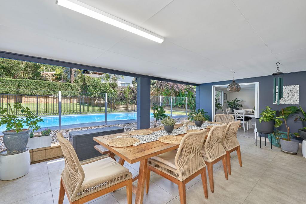 4 Forum Cl, Mooroobool, QLD 4870