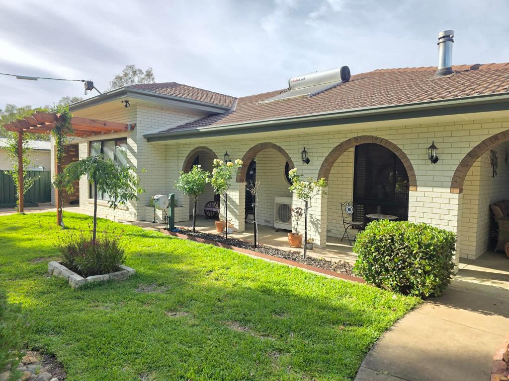 42 Cardwell St, Elmore, VIC 3558
