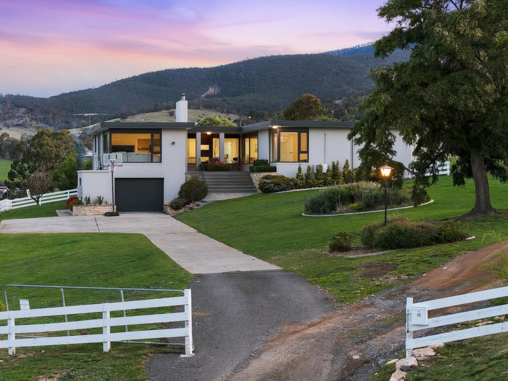 15 DICKENSON DR, GRANTON, TAS 7030