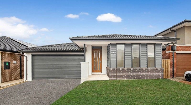 13 LIGHTFOOT WAY, DEANSIDE, VIC 3336