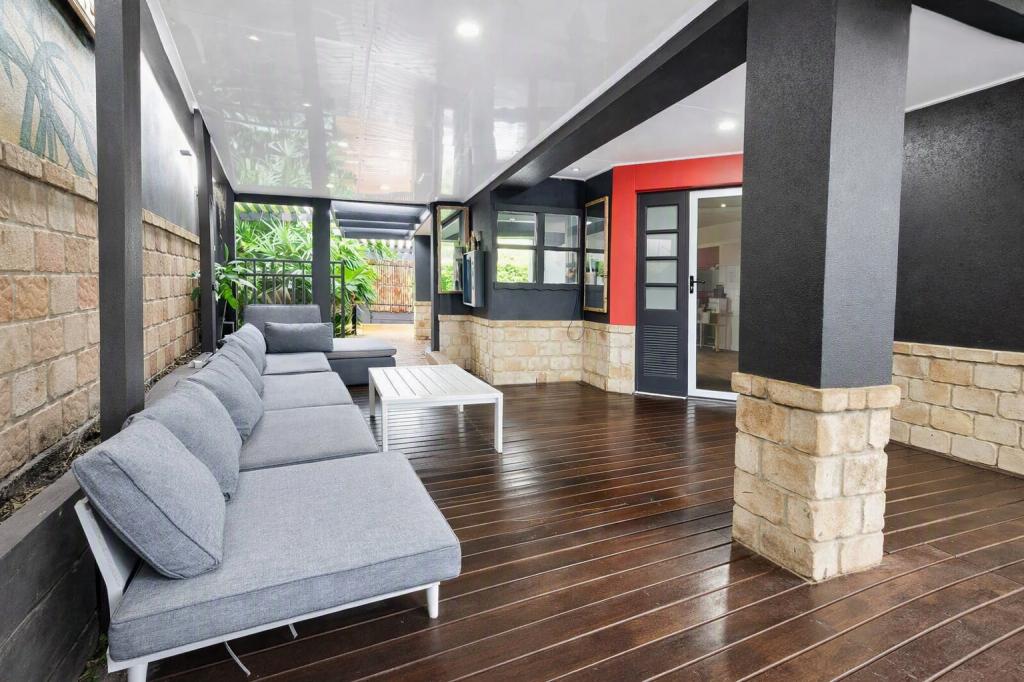 3 Leighanne Cres, Arundel, QLD 4214