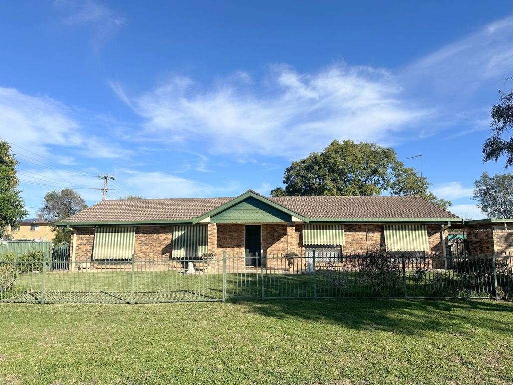 1 MAPLE AVE, MOREE, NSW 2400