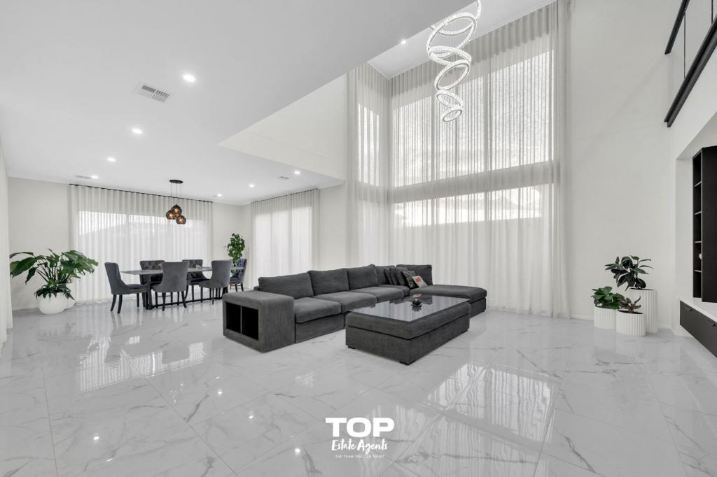 22 Spectrum Cres, Clyde North, VIC 3978