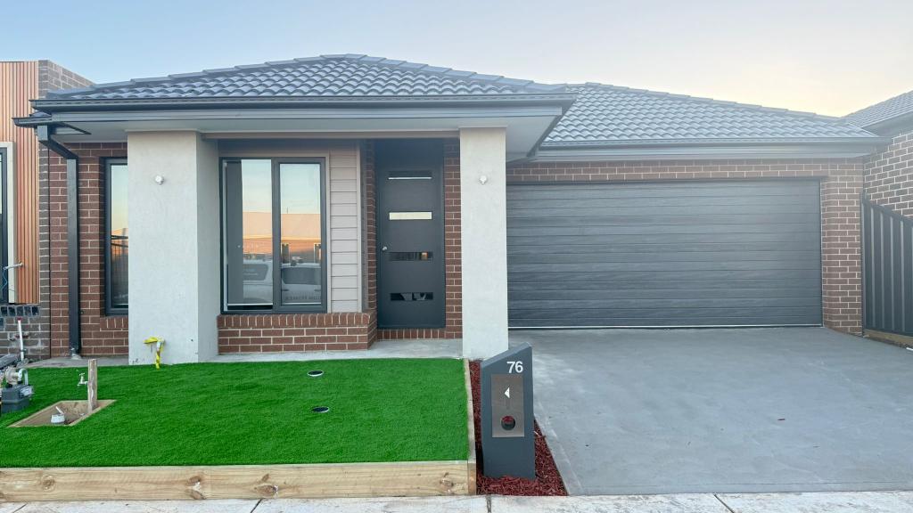 76 Buckingham Bvd, Strathtulloh, VIC 3338