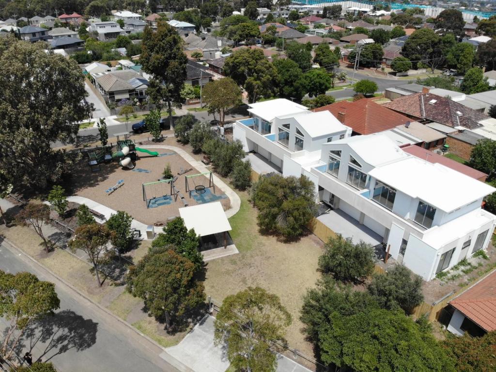 4/5 Rowan Avenue, Brooklyn, VIC 3012 Townhouse for sale OnTheHouse