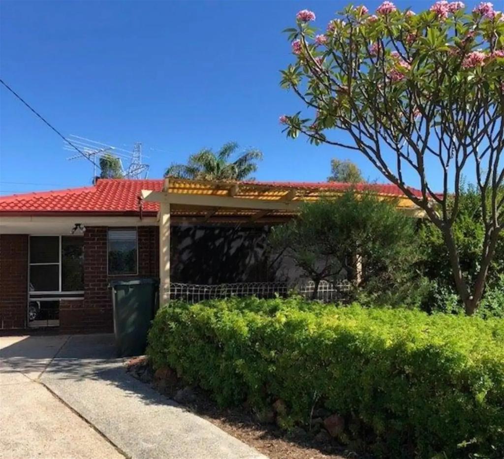 5 Moira Ave, Forrestfield, WA 6058