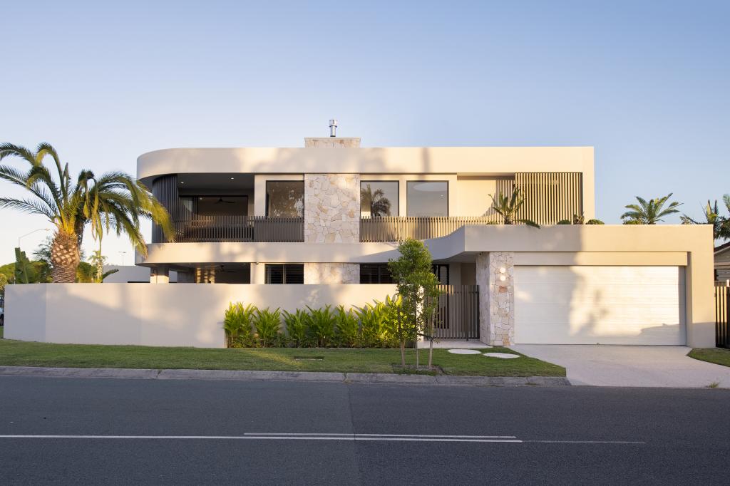 2 Rawlinna Dr, Mermaid Waters, QLD 4218